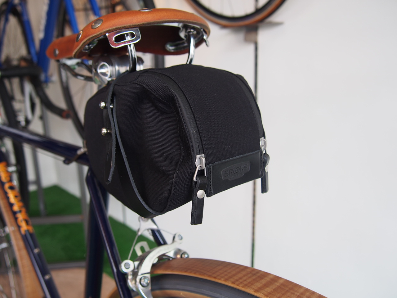 Brooks Isle of Wight saddle bags. | 京都の中古自転車・新車販売 