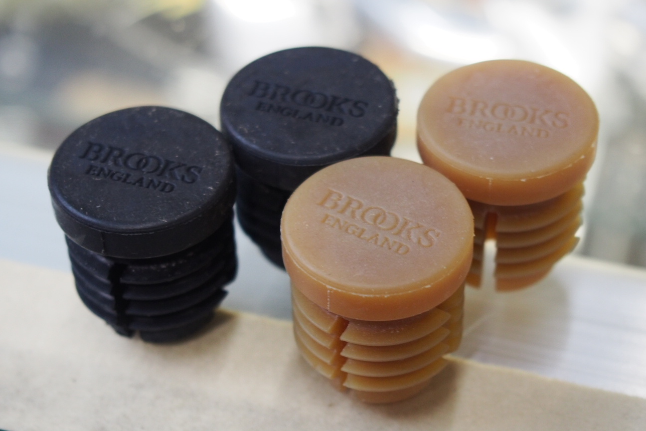 経典 Brooks England ブルックス ラバー バーエンド プラグ バーテープ BROOKS(ブルックス) 天然ゴム製のエンドプラグ RUBBER END PLUGS BLACK 日本正規品