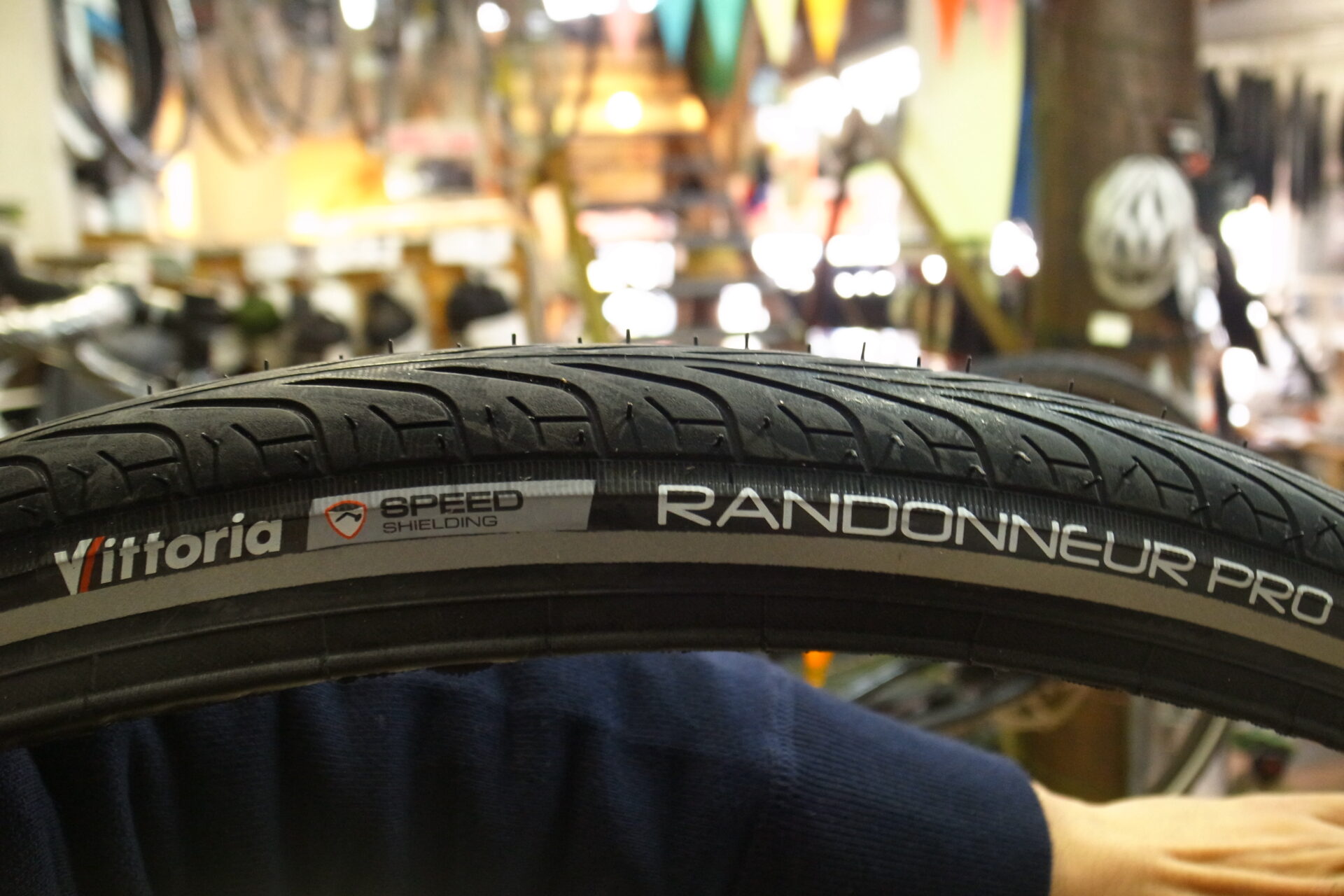 SALE！】驚異のしなやかさ MAX３２０TPI！～VITTORIA/ヴィットリアタイヤ～ | 京都の中古自転車・新車販売 サイクルショップ エイリン