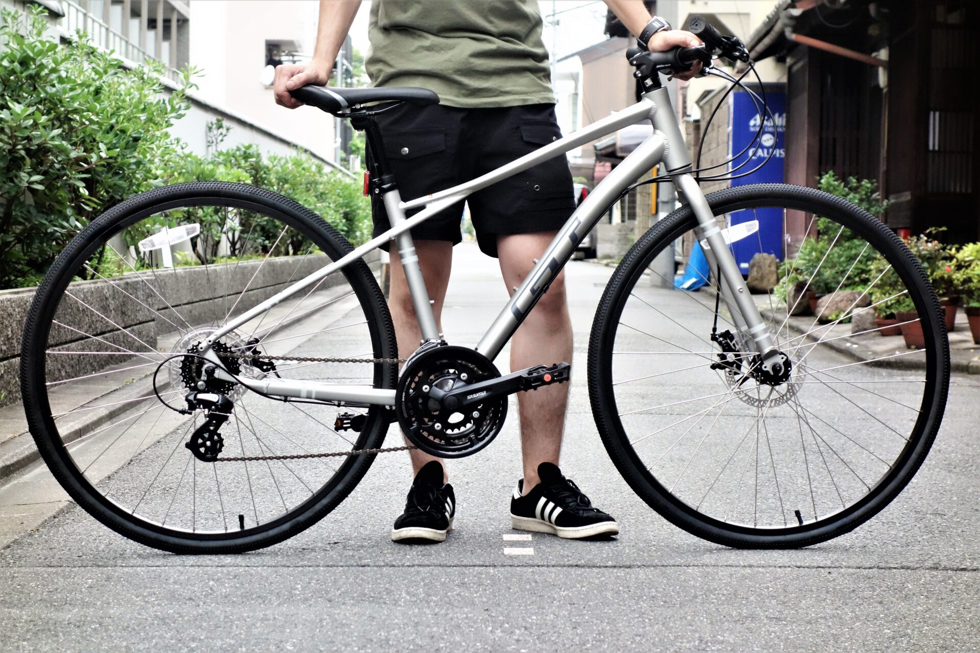 通勤 通学や街乗りにオススメ 見た目に反してゆったりと乗れる自転車 Gt Traffic 3 0 京都の中古自転車 新車販売 サイクルショップ エイリン