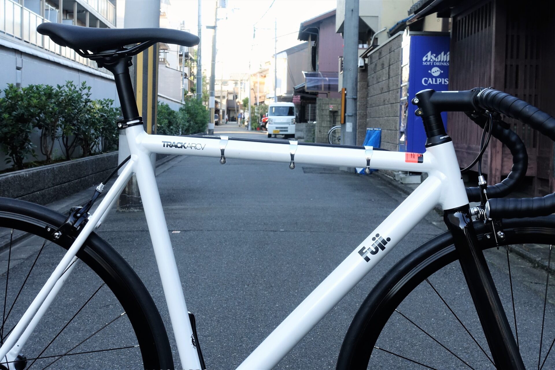 パシュートスタイルの 2018年モデル FUJI TRACK ARCV入荷しました！！ | 京都の中古自転車・新車販売 サイクルショップ エイリン