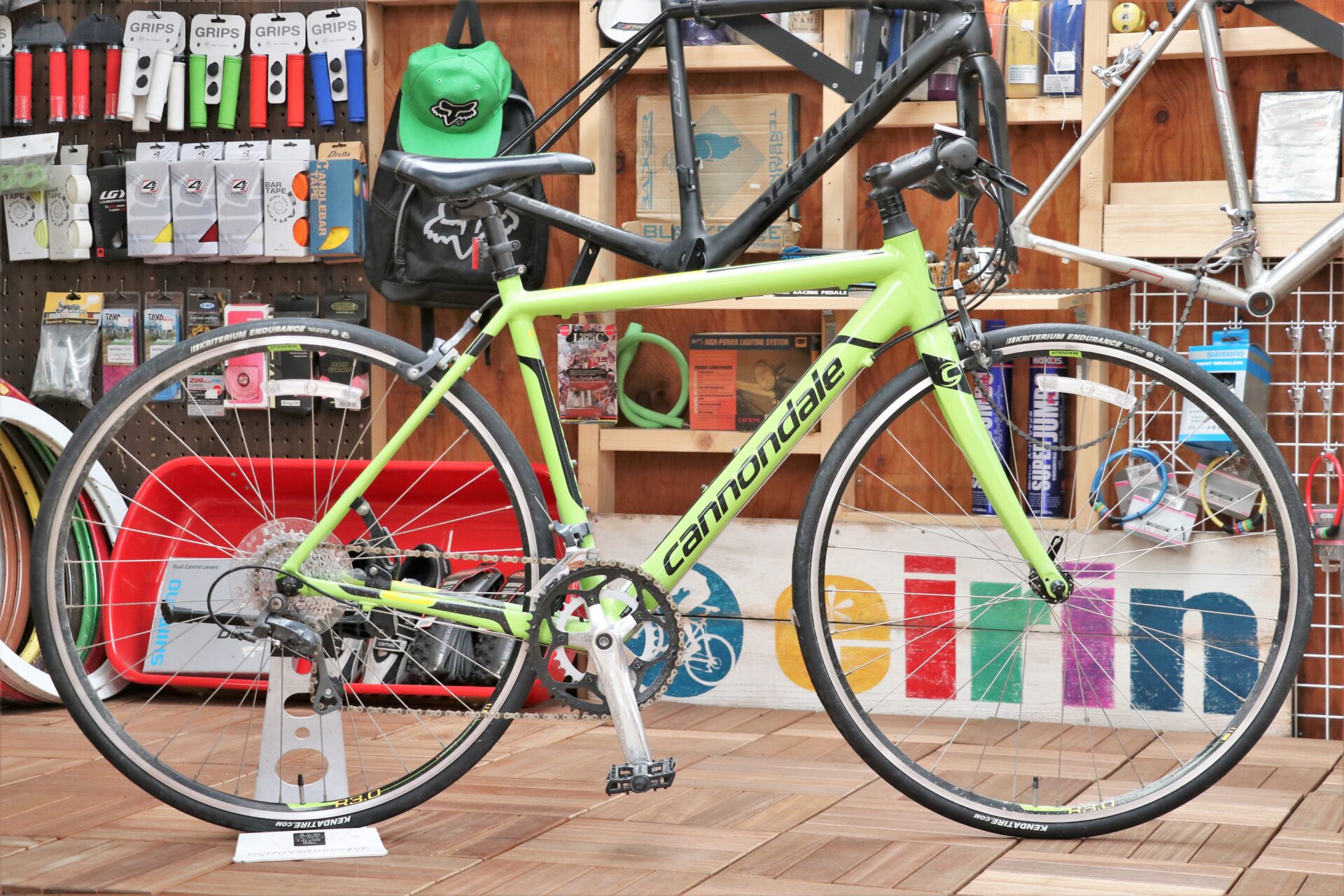 走行性と加速性に優れたフラットバーロード！「CANNONDALE