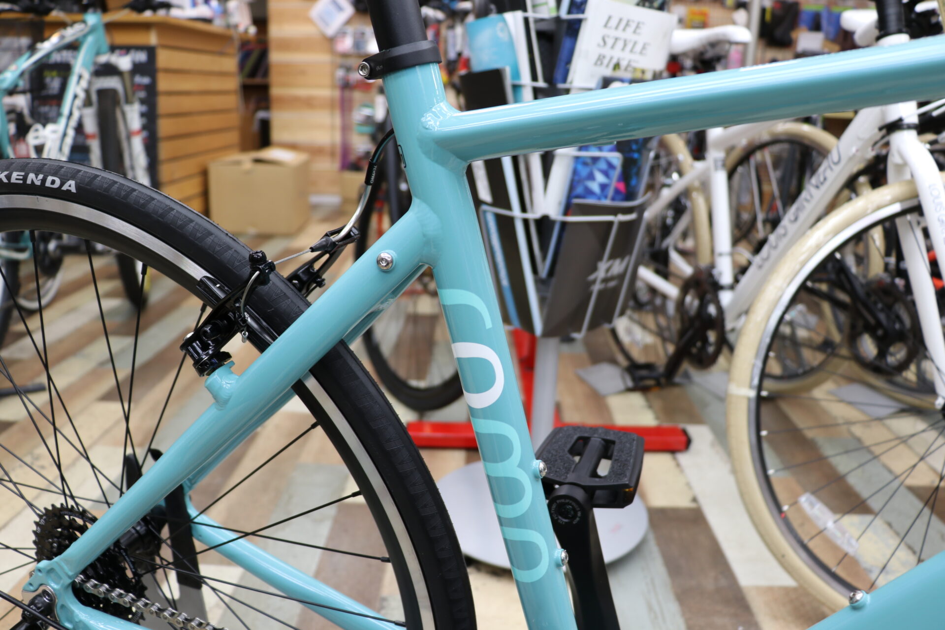 グラフィックが大幅リニューアル！ 2019年モデル BIANCHI ROMA4 