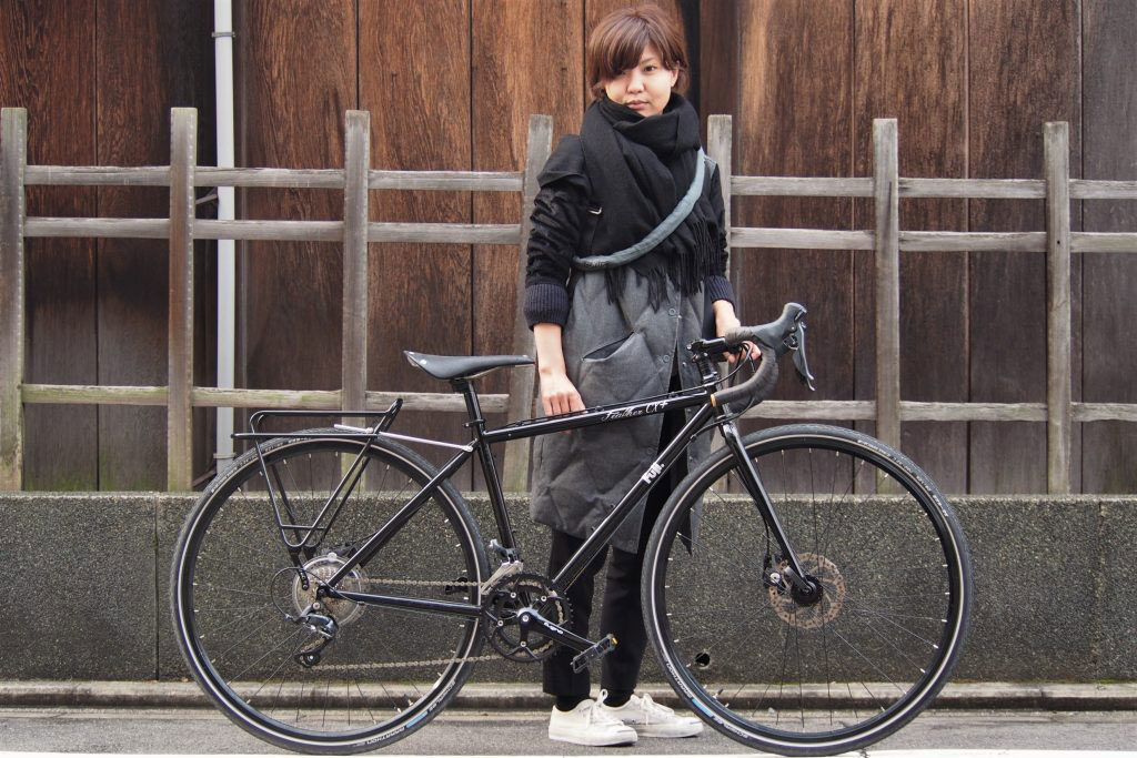 京都の生活にもフィットします 街乗り 通勤 通学 自転車ツーリングにおすすめのシクロクロスモデル Fuji フジ 19モデル Feather Cx フェザーシーエックスプラス のご案内 京都の中古自転車 新車販売 サイクルショップ エイリン