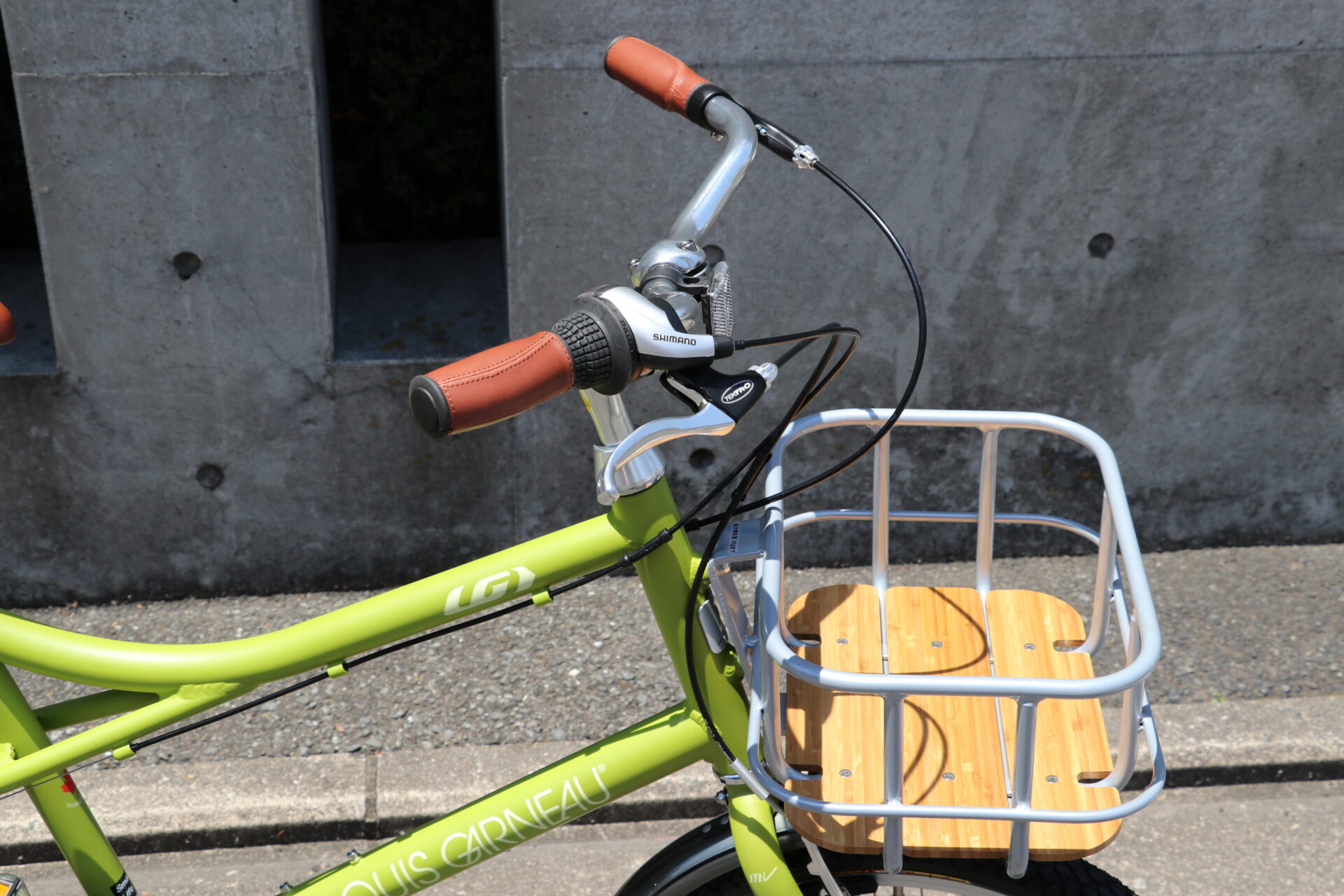 荷物がたくさん積めてデザインもおしゃれ！ カーゴバイク風自転車 ルイガノ EASEL 8.0（イーゼル 8.0）が