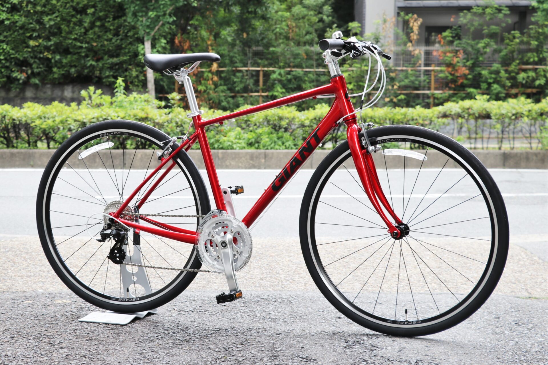 GIANT 2020年モデル】ESCAPE R3（エスケープ アールスリー） モデルチェンジした人気クロスバイクがついに入荷！  京都の中古自転車・新車販売 サイクルショップ エイリン