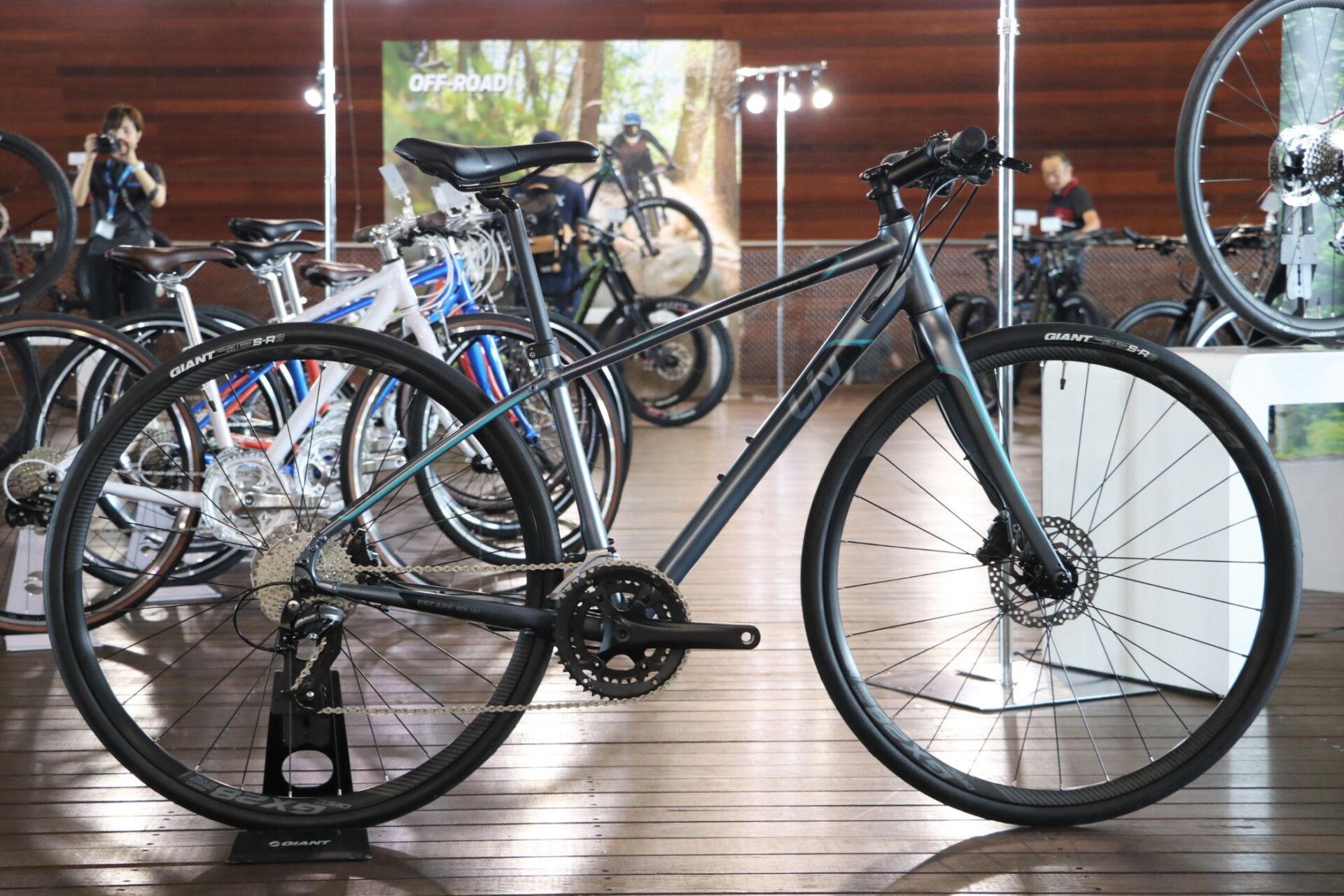 Escape Rx W Disc 女性向け Liv リブ シリーズにディスクブレーキ採用クロスバイクが新登場 Giant 年モデル 京都の中古自転車 新車販売 サイクルショップ エイリン