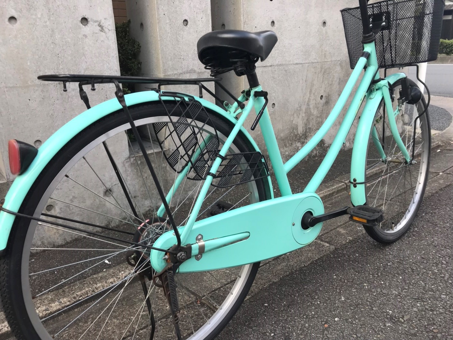 タイヤがオレンジの自転車