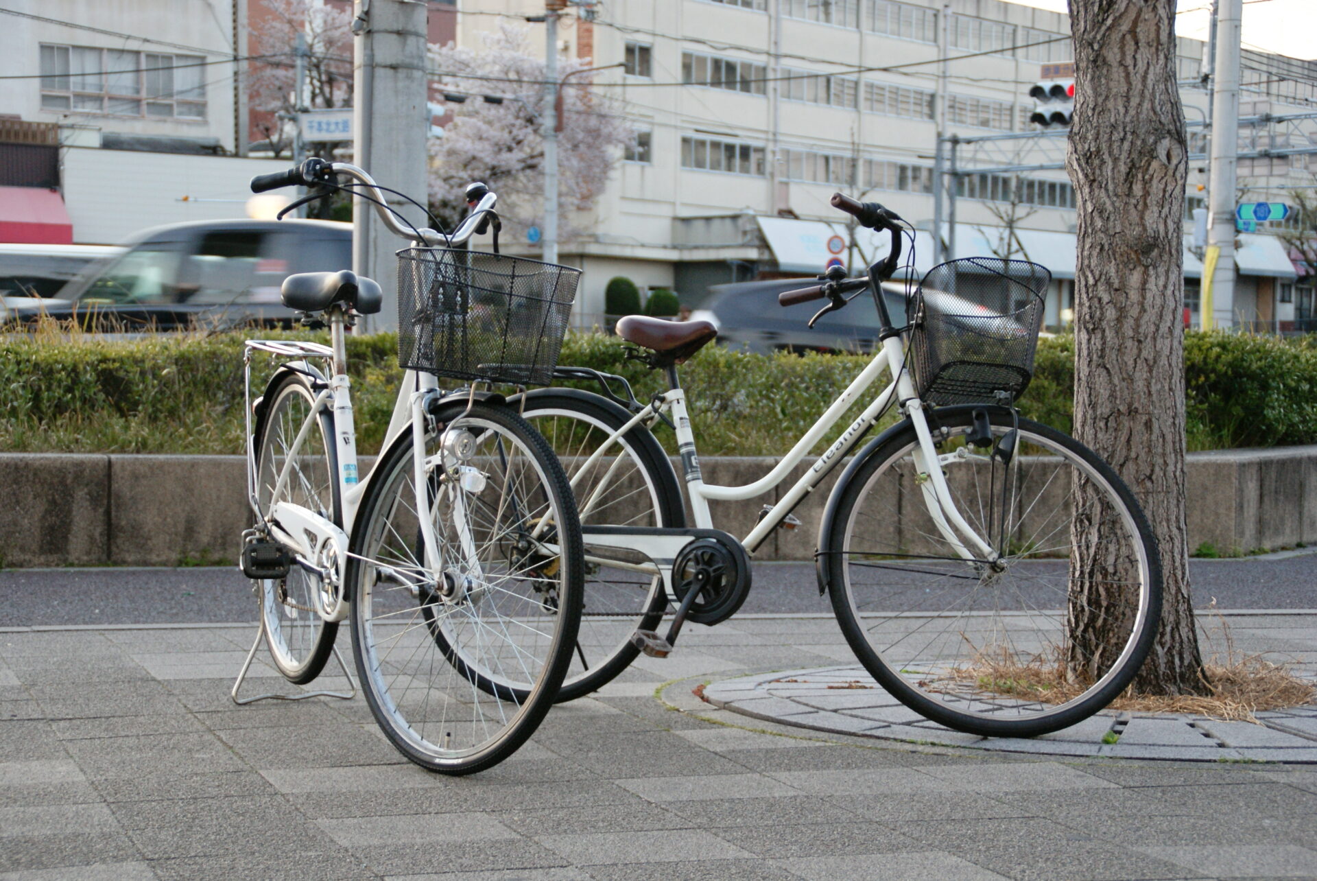 白い自転車が2台できました！】中古自転車のご紹介。 - 京都の中古 ...