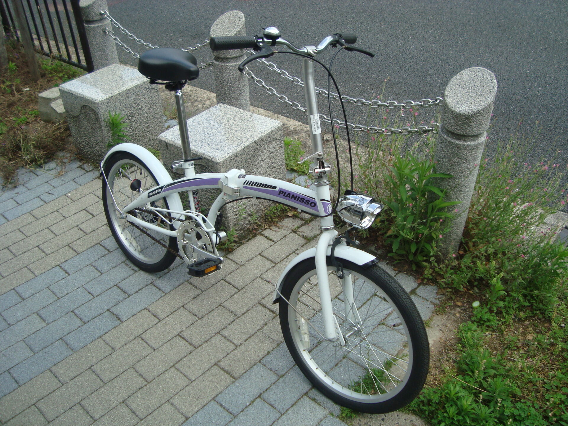 自転車のフォークにライトを取り付ける