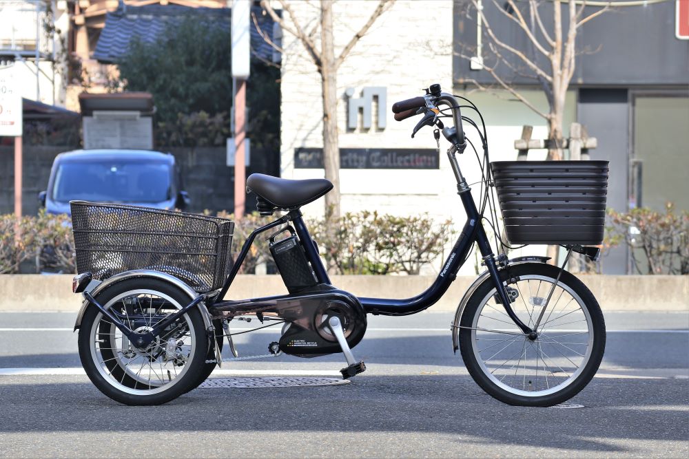 中古電動三輪自転車】たくさんの荷物を積めるだけでなくアシスト走行