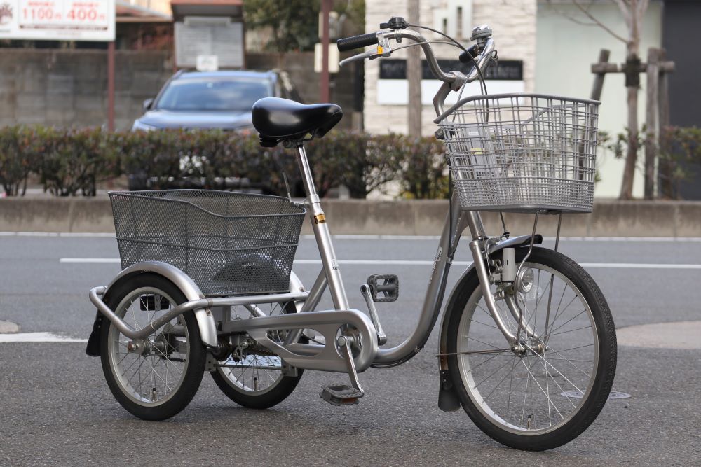 荷物を運びやすく安定感のある中古大人三輪自転車が綺麗な状態で入荷 ...