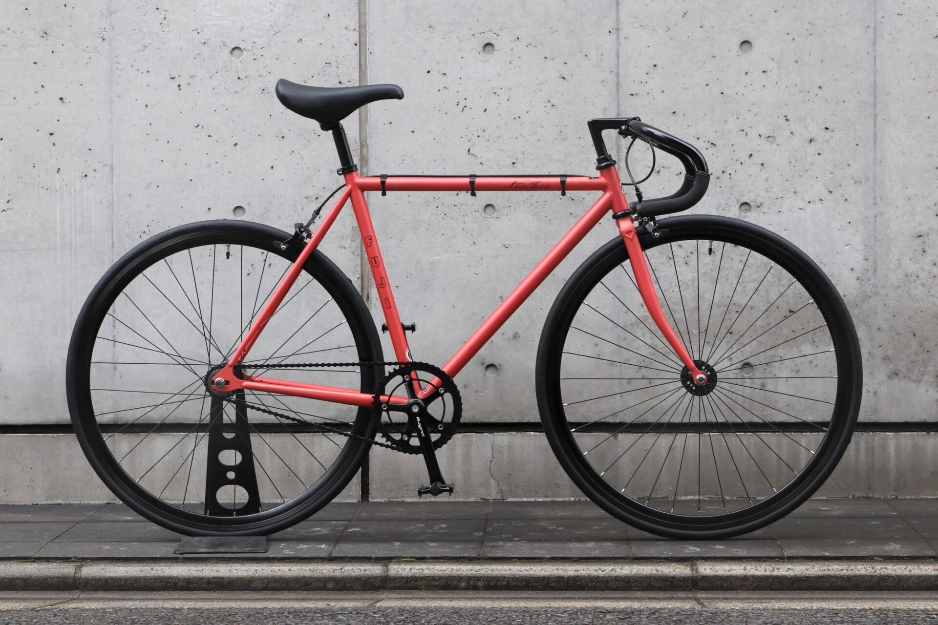 39545円 激安本物 フジ ロードバイク スポーツ自転車 2022年 フェザー FUJI 700C シングル 22 FEATHER
