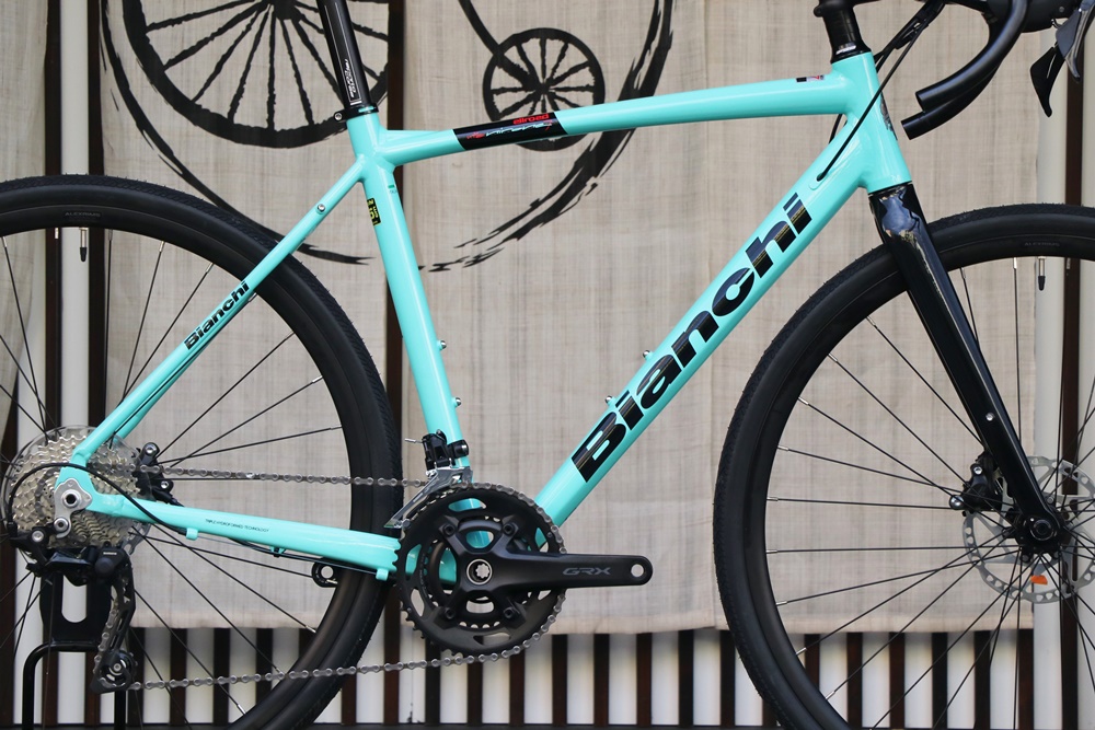 汎用性抜群のオールラウンドロードバイク「Bianchi VIA NIRONE 7 ALL ...